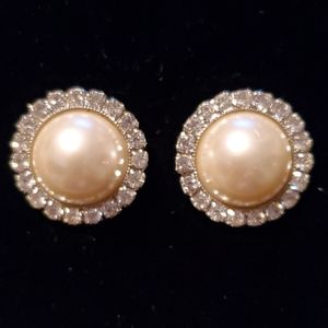 Classy Vintage Clip On